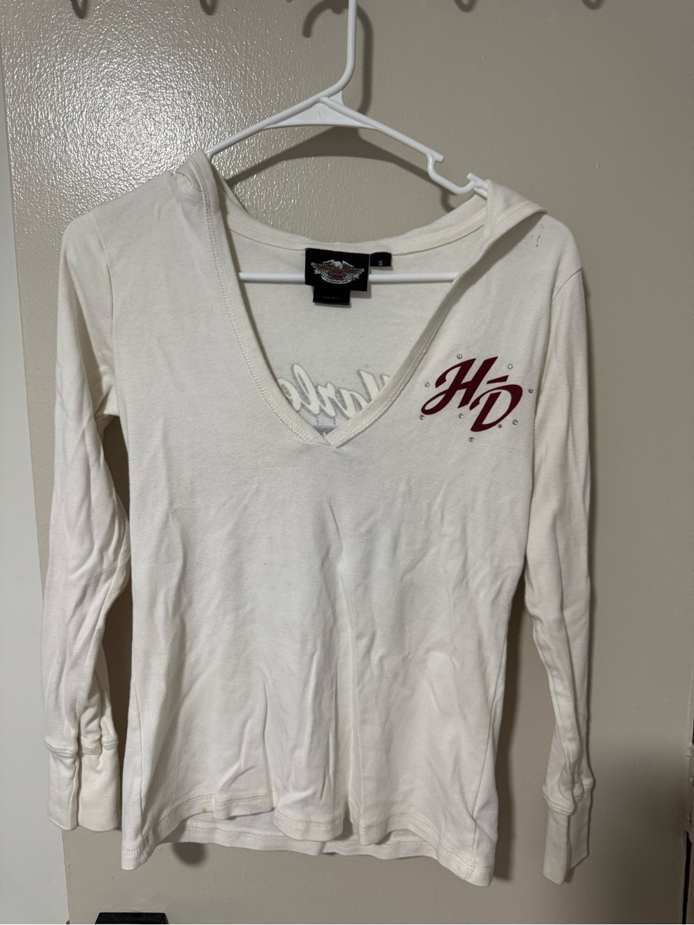 Harley-Davidson Cream Long Sleeve V-Neck Top with Red HD Logo-Size Small